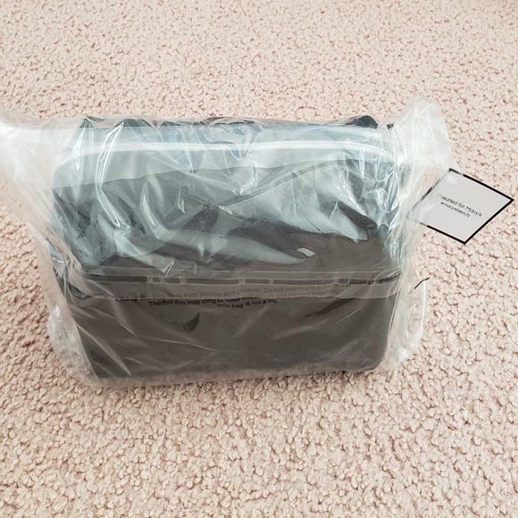 NWT Macy's Black Dopp Kit Toiletries Travel Bag with Top Detail and Zipper - Picture 5 of 16